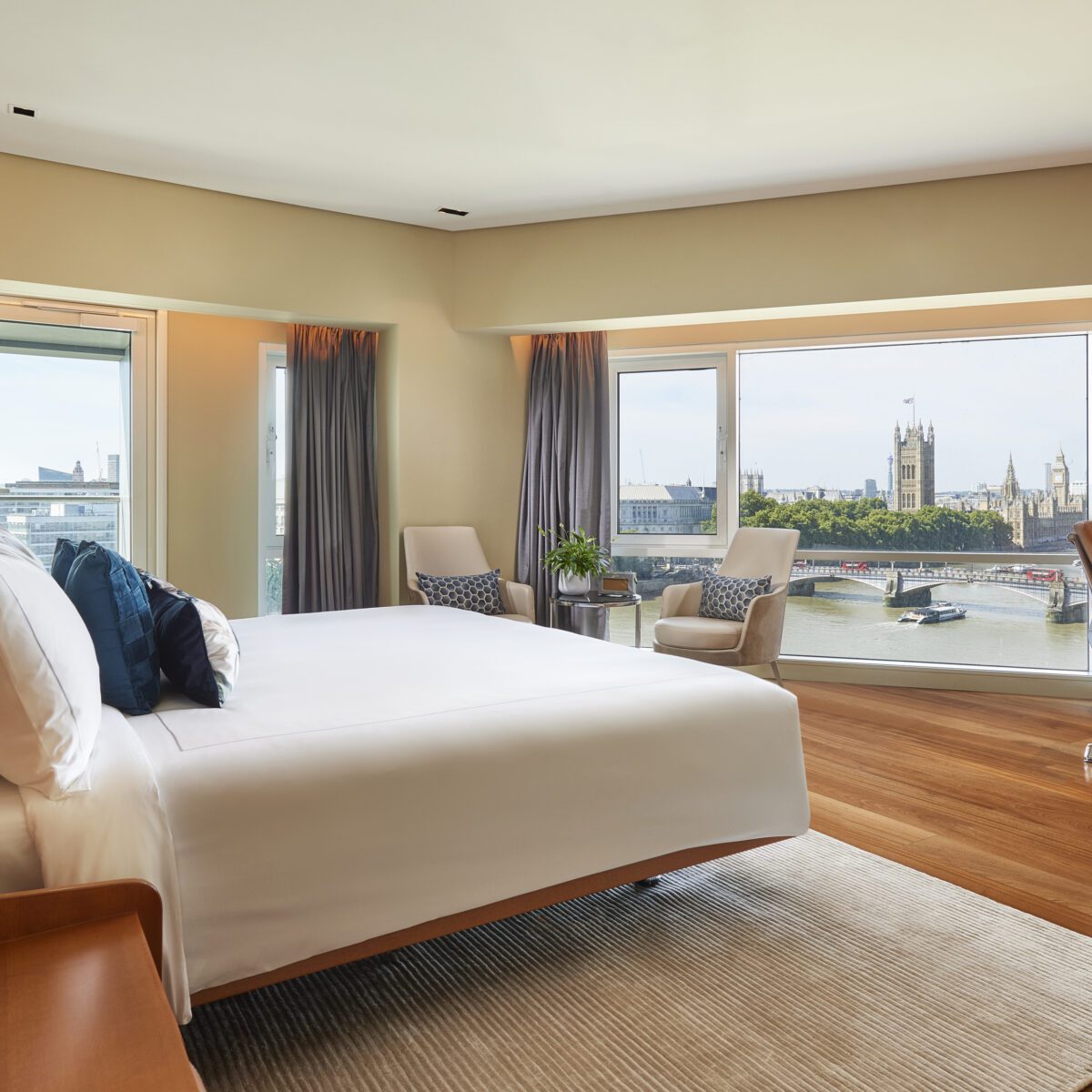 Park Plaza Riverbank Big Ben view